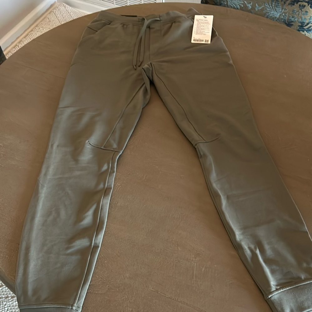 Lululemon
Men’s
City Sweat Jogger *Tall
Size S/P